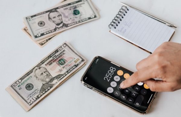 Laundry Kiloan vs Laundry Satuan: Mana yang Lebih Menguntungkan?