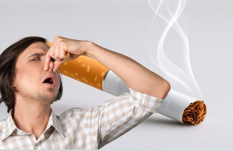 Tips Mencuci Pakaian Berbau Rokok